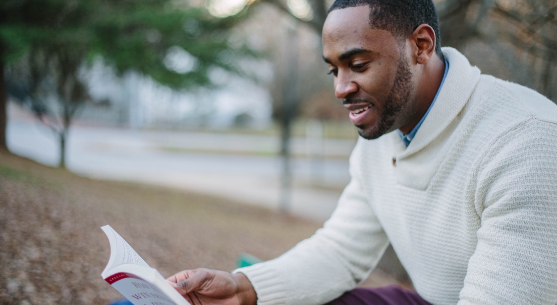 Picture of someone reading